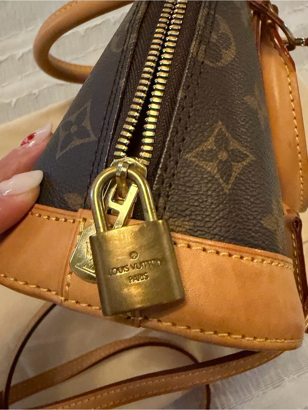 LOUIS VUITTON Authentic Monogram Alma BB - Picture 11 of 16